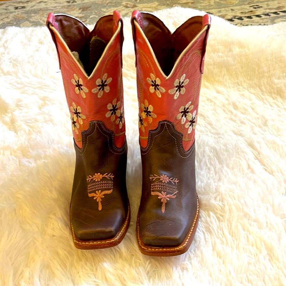 Beretta boots size 6.  Made in Mexico cowgirl boot
